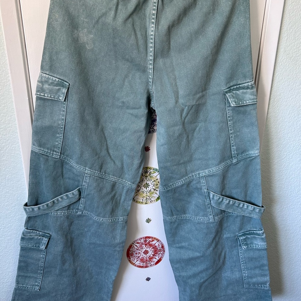 Fashion Nova Green Cargo Pants with Relaxed Fit - Picture 2 of 3